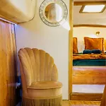 Botel Sleepboat Golden Life Porto