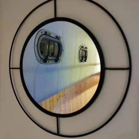 Úszó hotel Sleepboat Golden Life