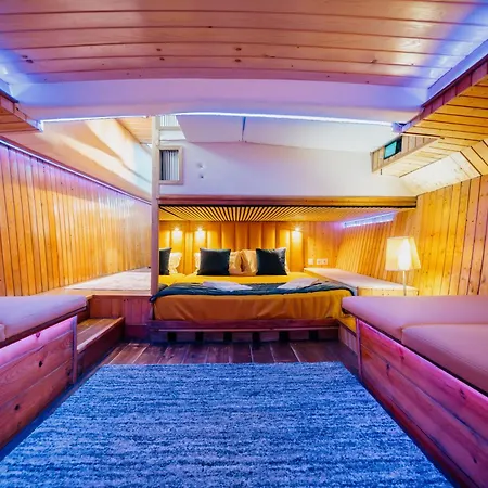 Sleepboat Golden Life * Porto