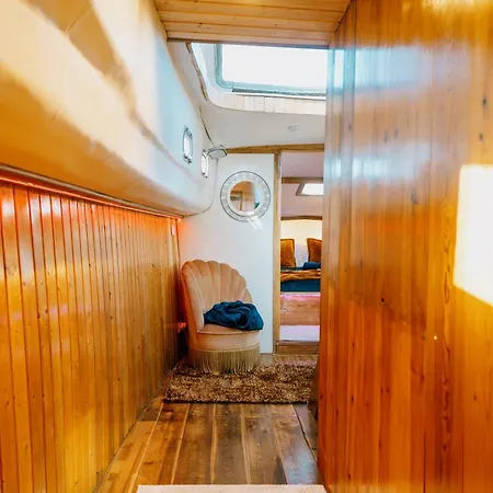 Sleepboat Golden Life * Porto