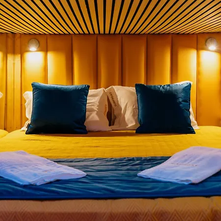 Sleepboat Golden Life Bådhotel *