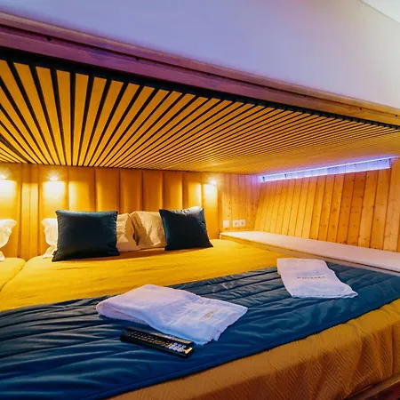 Sleepboat Golden Life * Porto